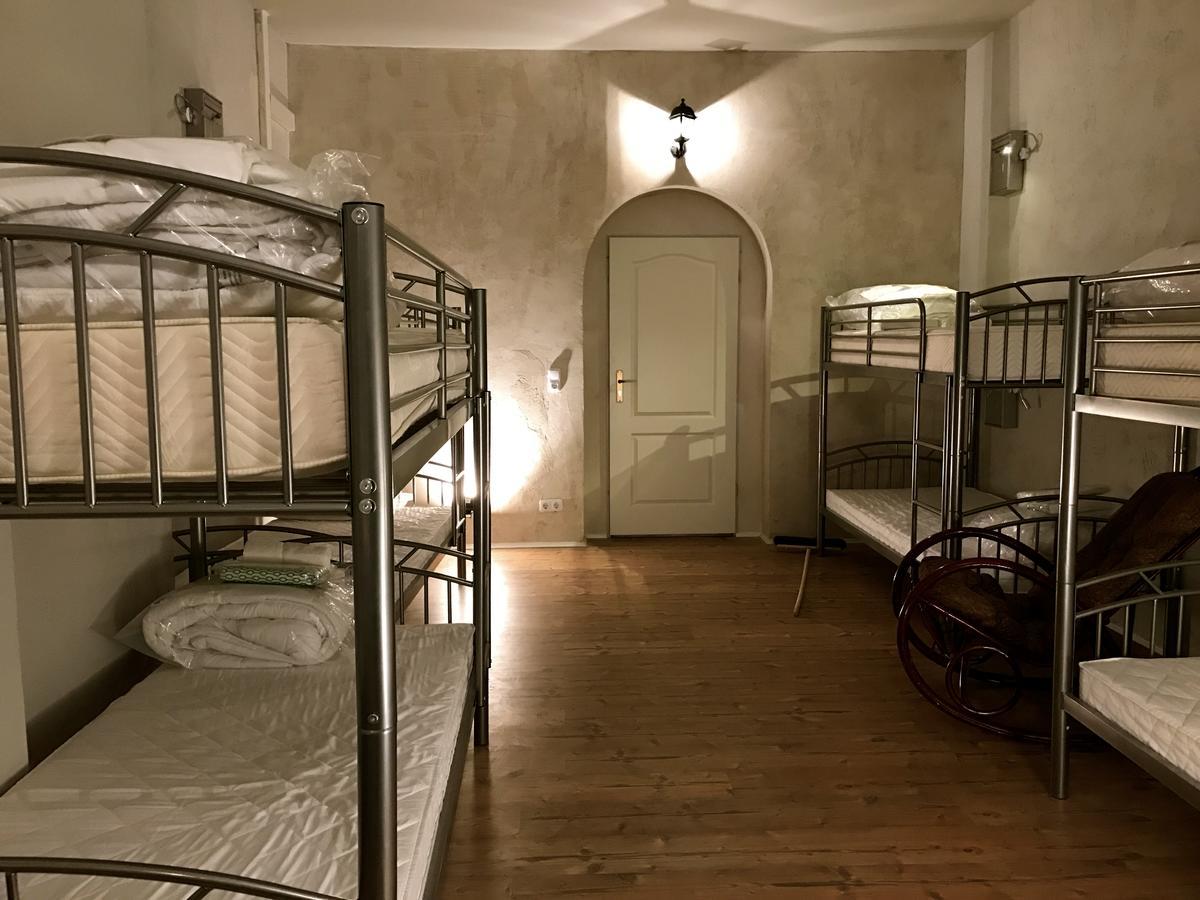 Minihostel 12Monkeys Kudamm Берлін Екстер'єр фото
